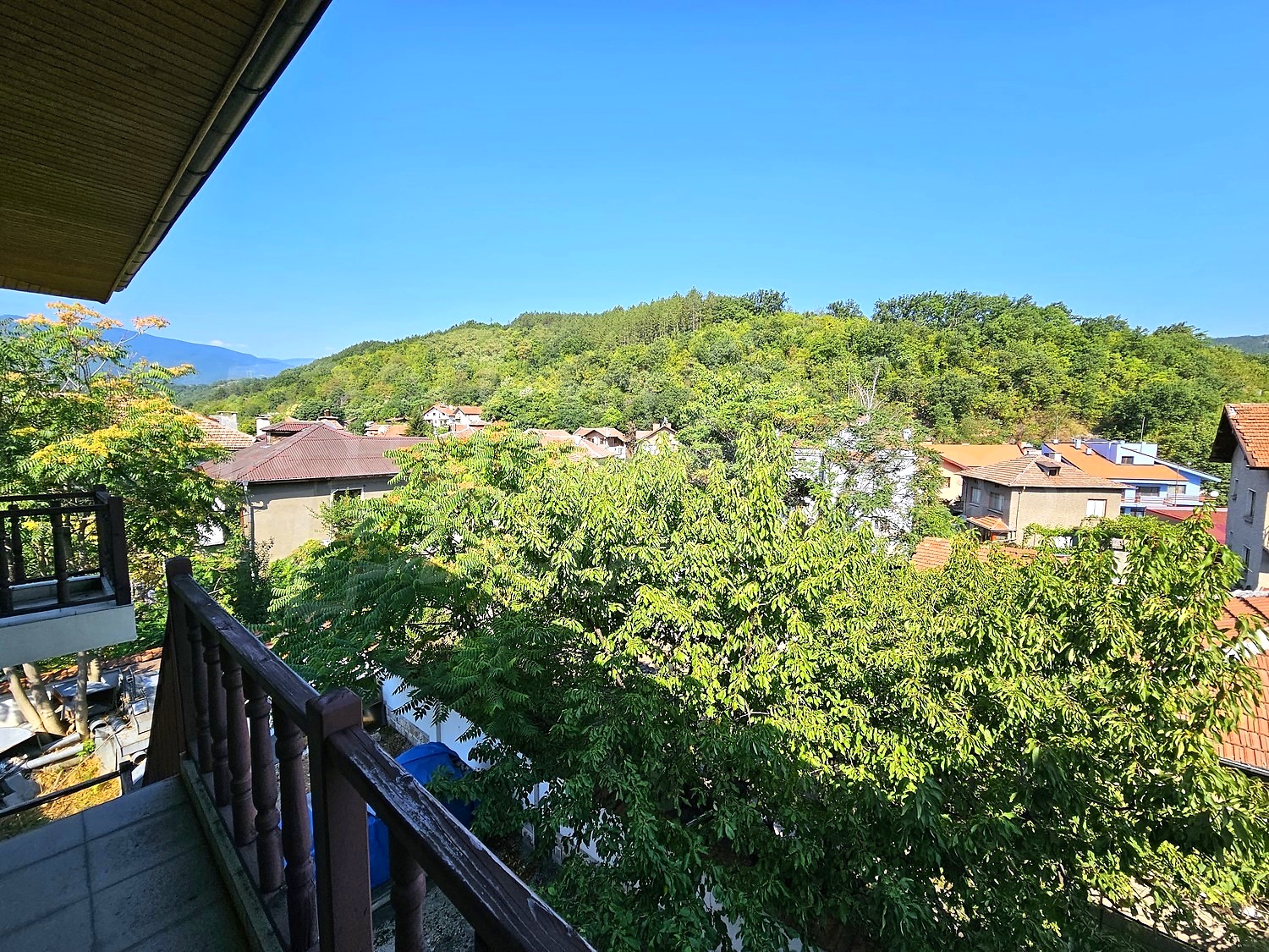 balcony, view from balcony, green area