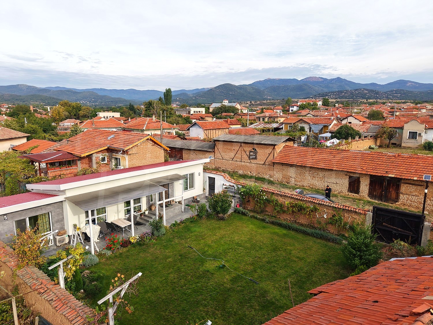 outside, facade, garden, mountain, green area
