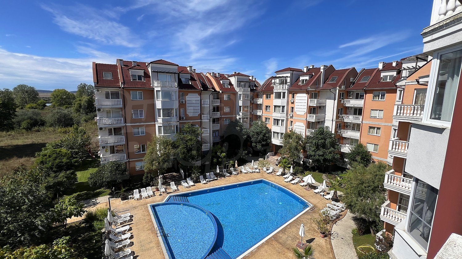 outside, pool, green area