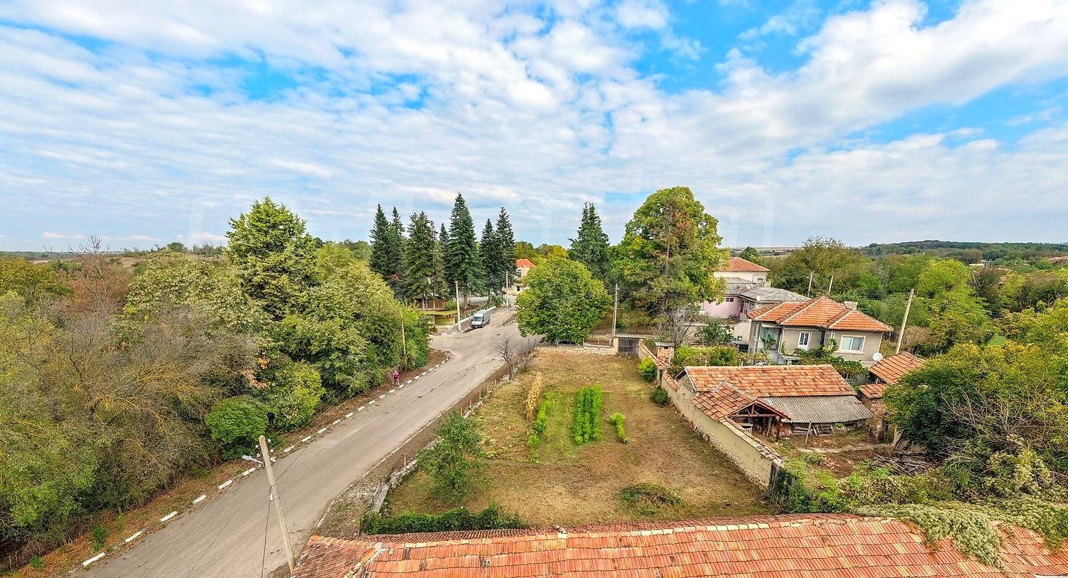 outside, view from balcony, green area, garden