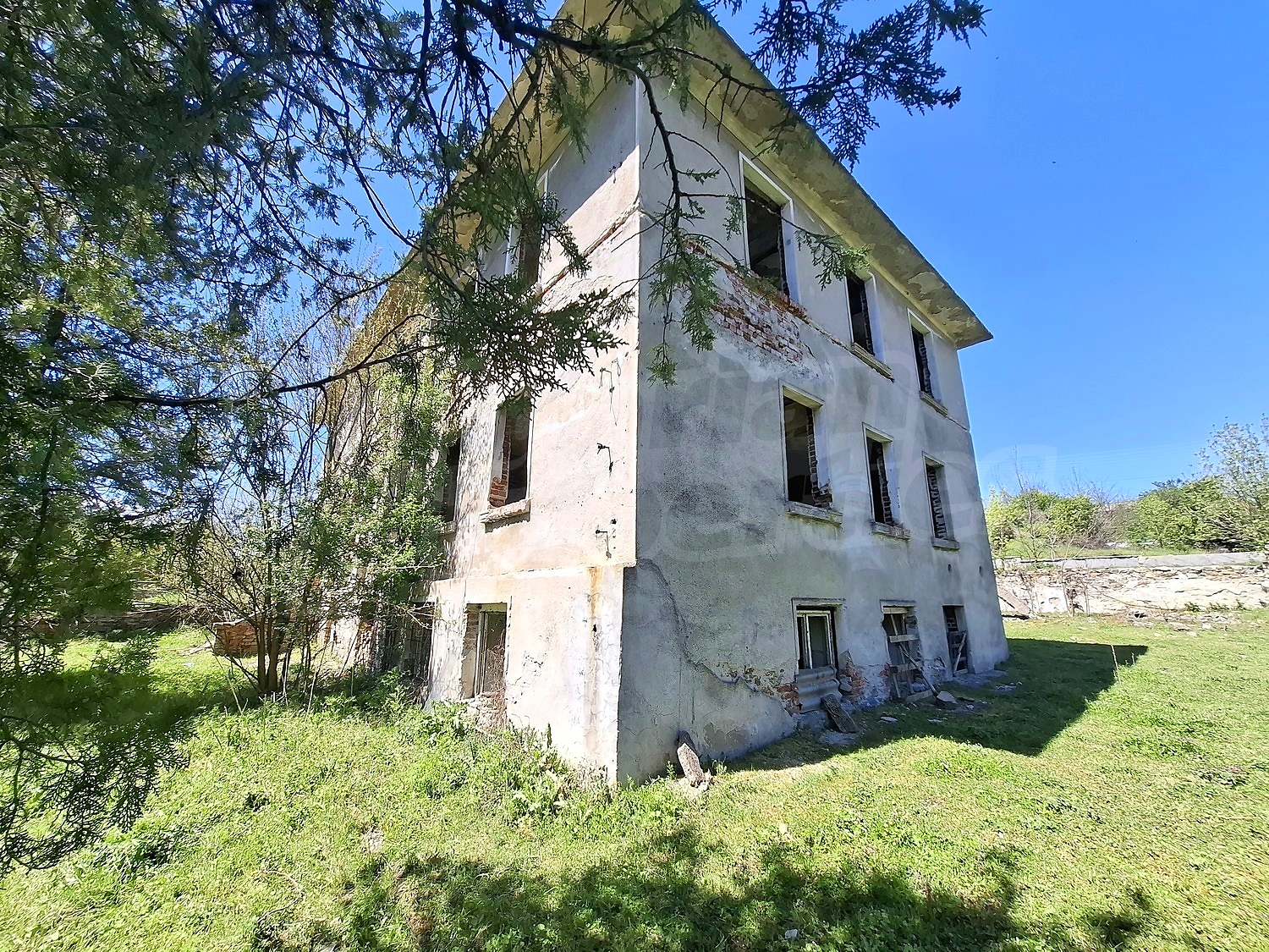 outside, facade, green area
