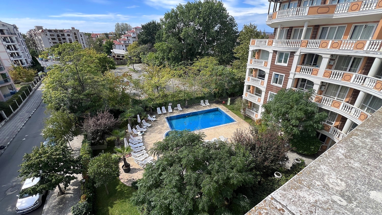 outside, pool, green area, parking