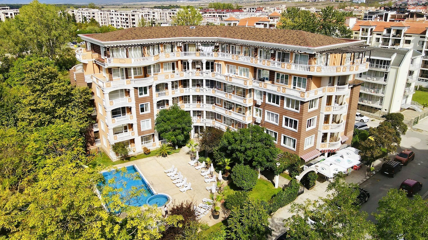 outside, facade, garden, pool, green area