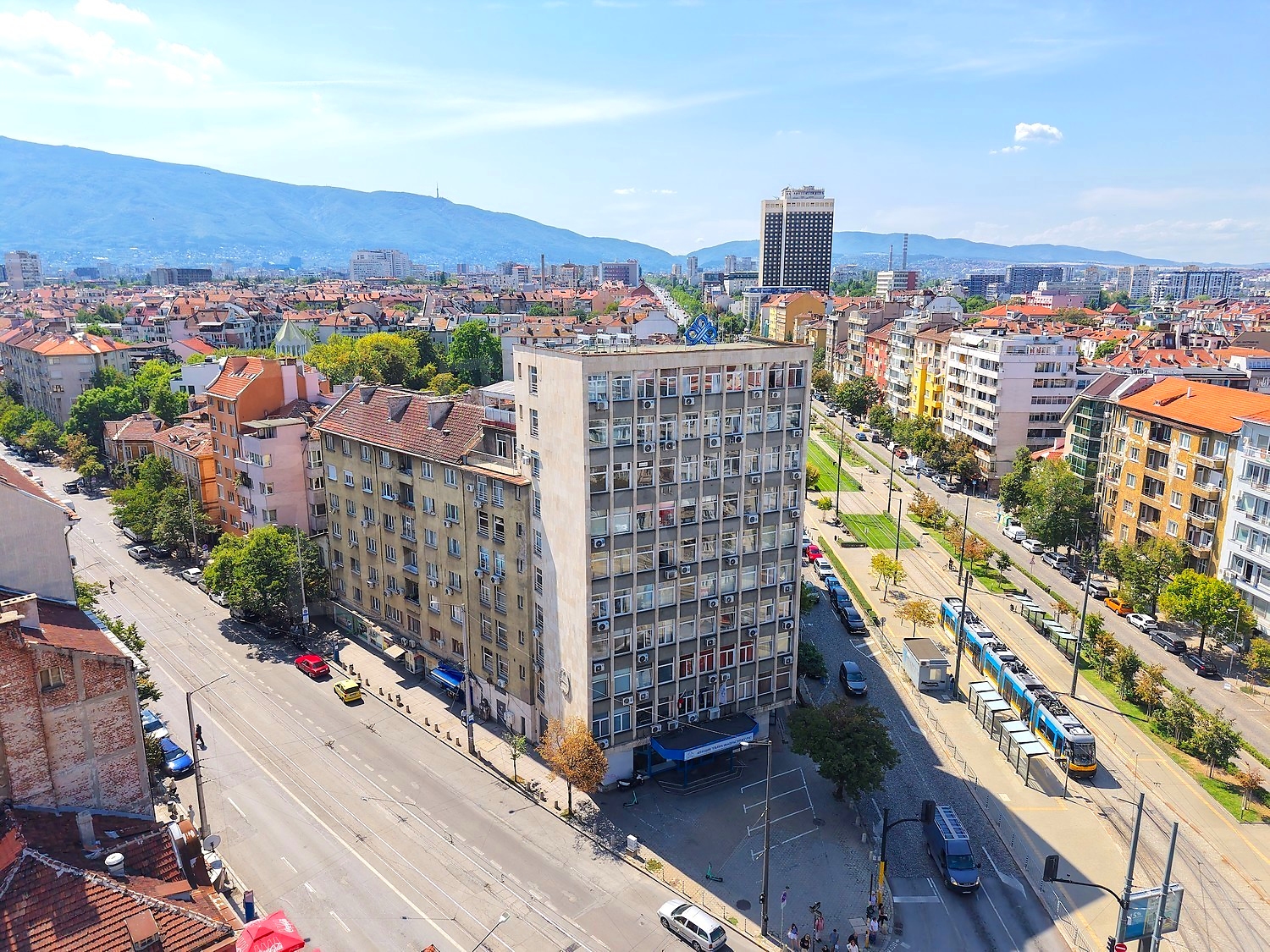 outside, facade, mountain, city