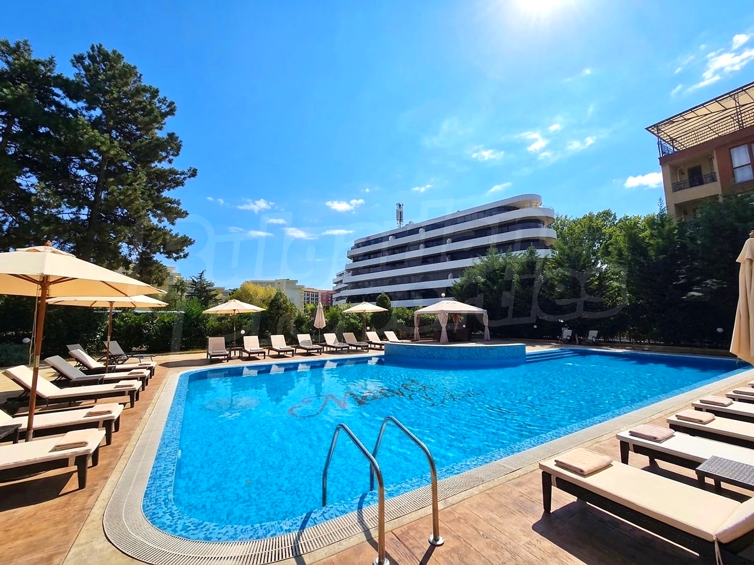 outside, pool