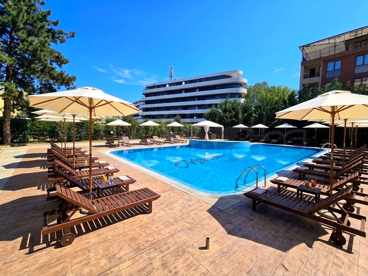 outside, pool