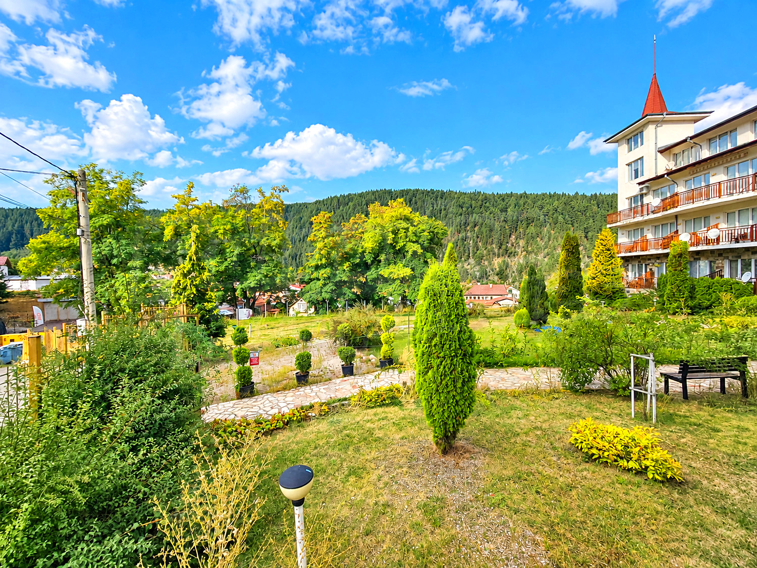 outside, garden, mountain, facade, green area