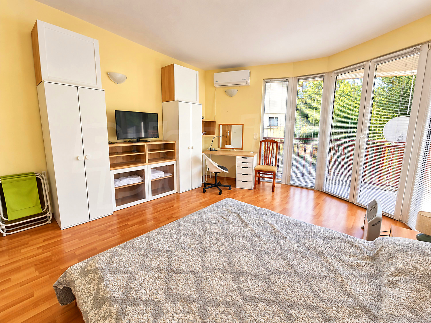 bedroom, balcony, furnished