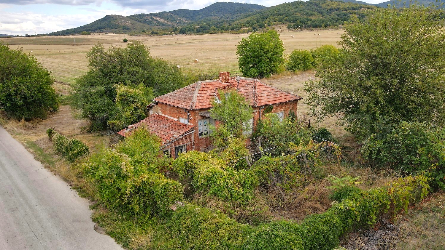 outside, facade, mountain, green area