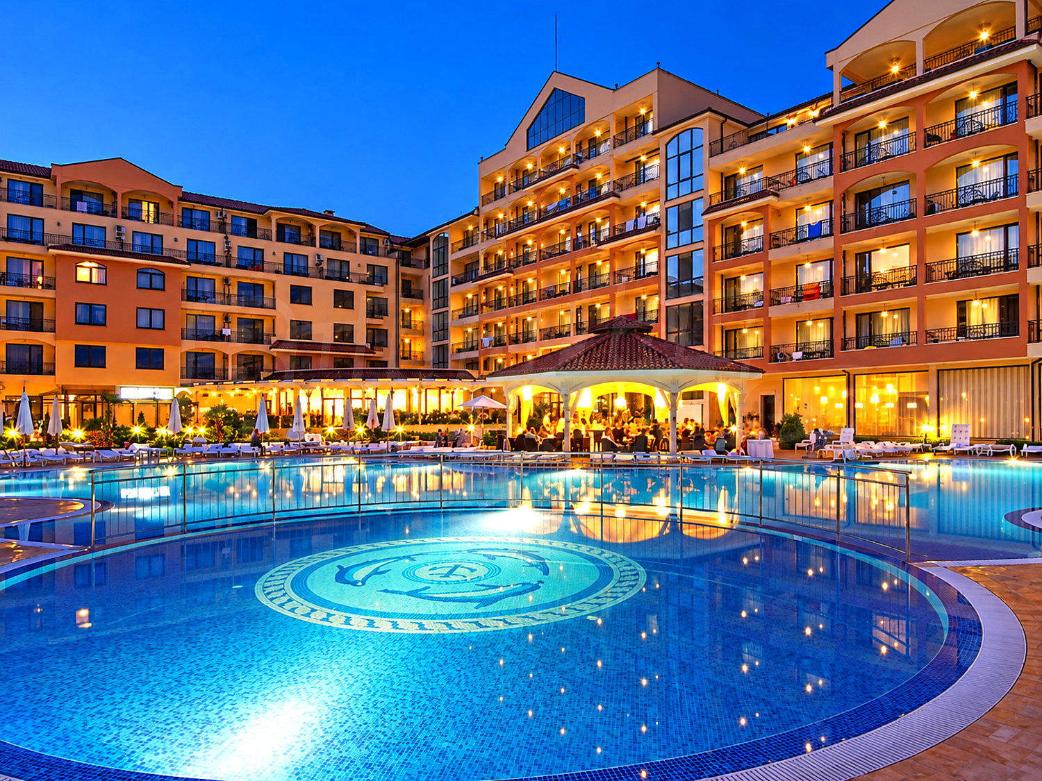 outside, pool, facade, furnished