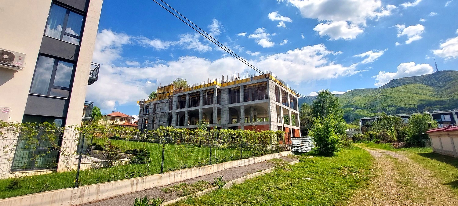 outside, facade, garden, green area, mountain