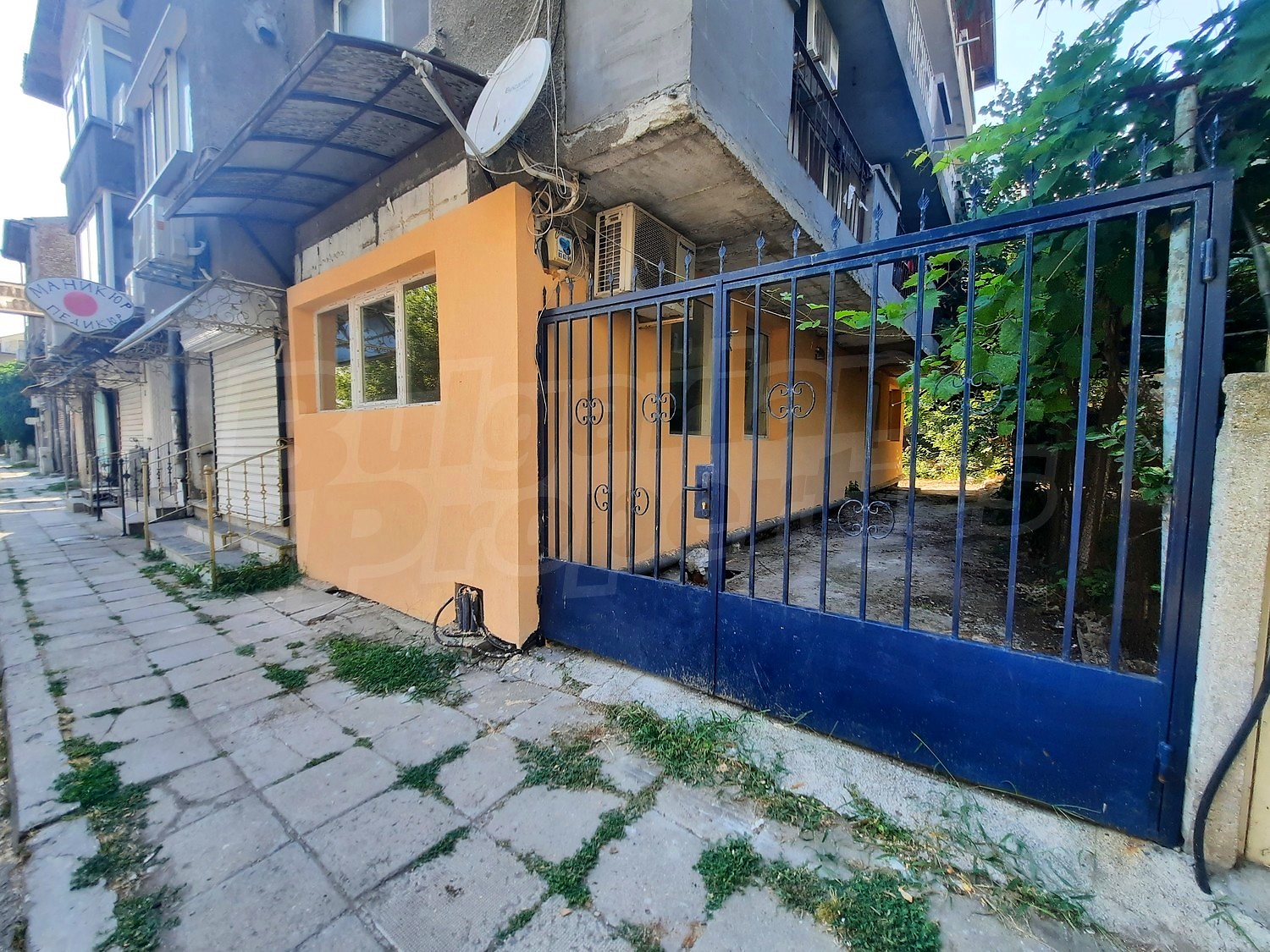 facade, outside, parking