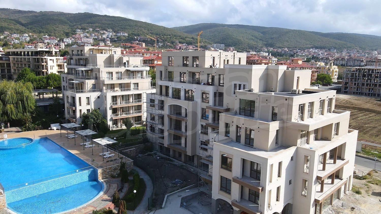 outside, facade, pool, mountain