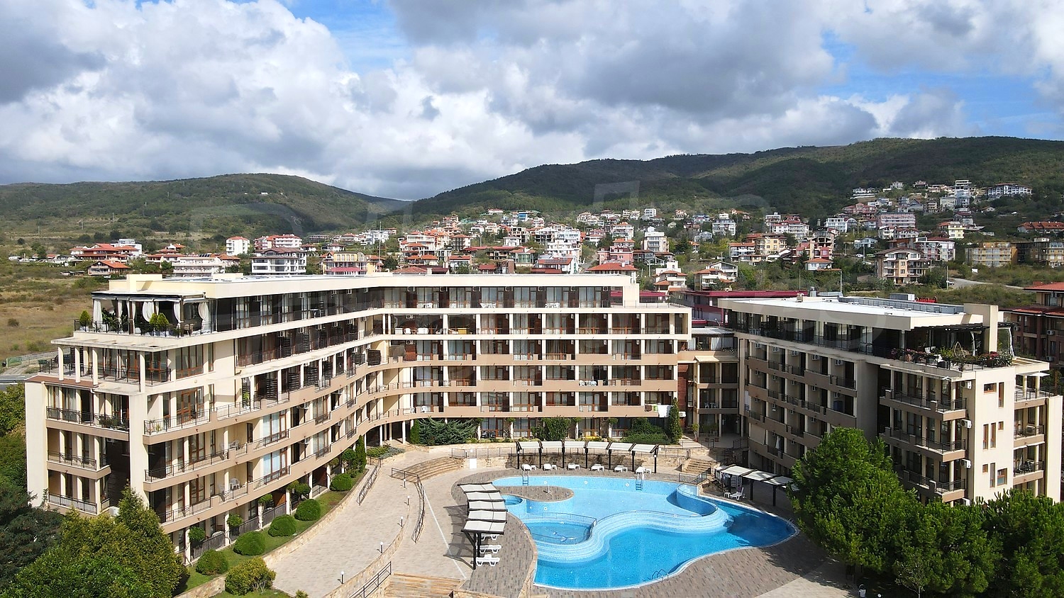 outside, pool, facade, mountain