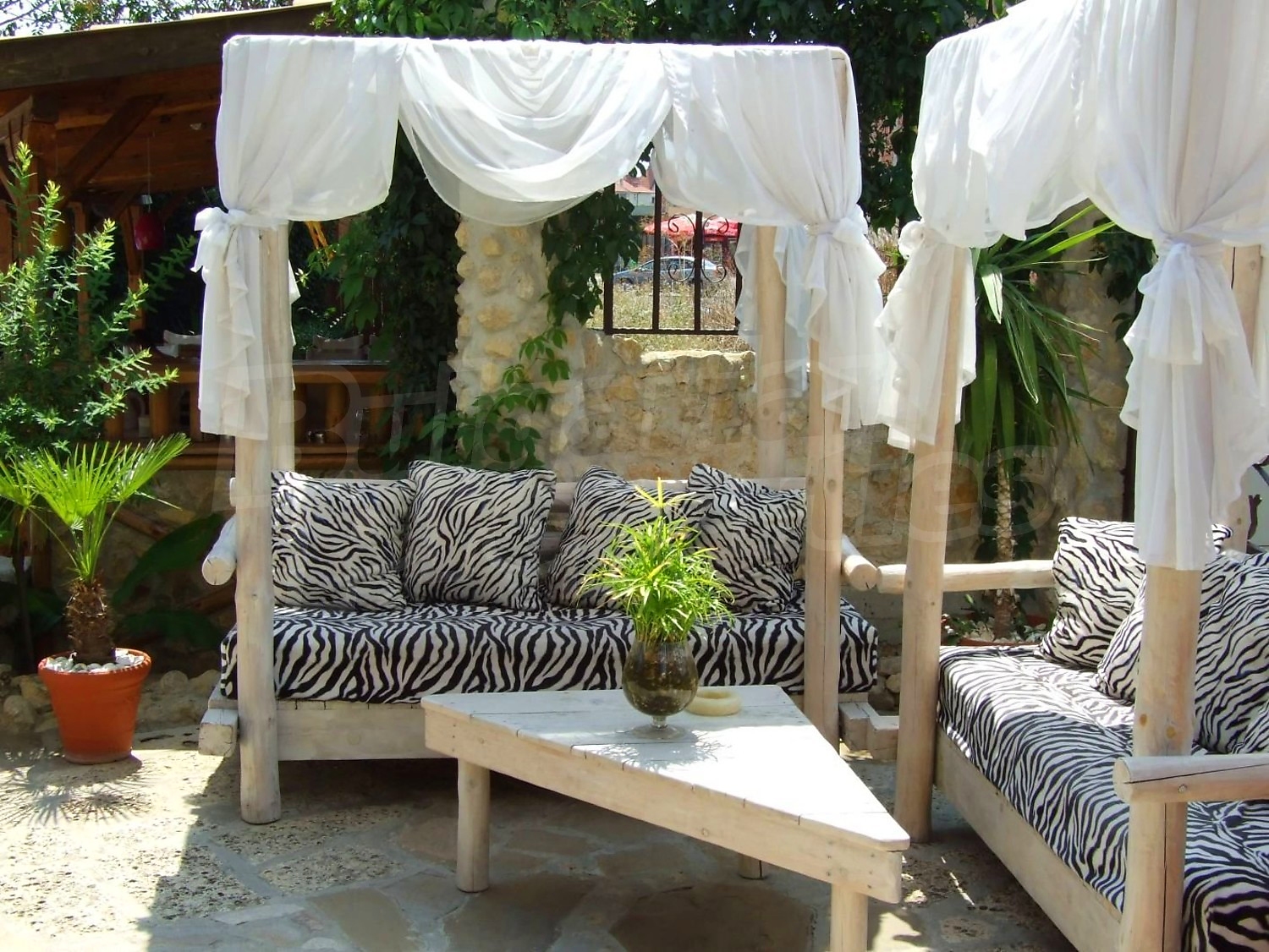 outside, garden, furnished