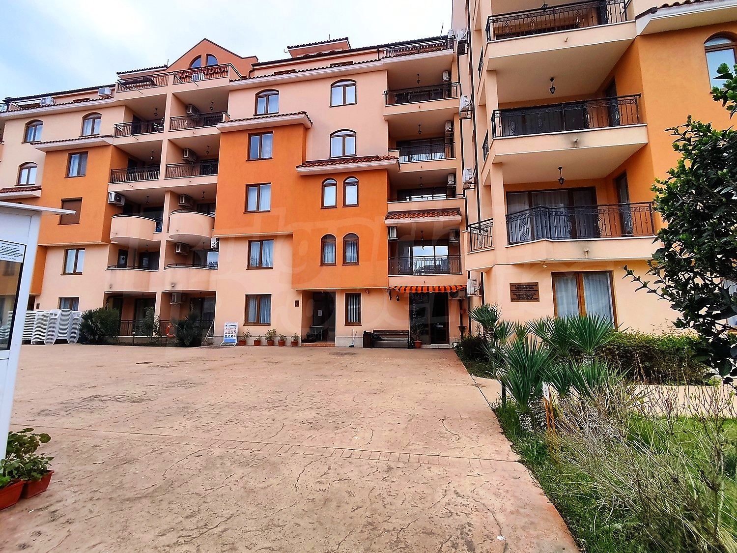 facade, outside, garden, parking