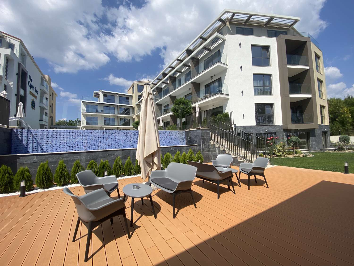 outside, facade, garden, pool