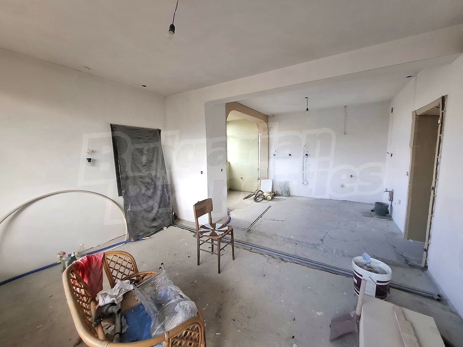 inside, unfurnished, living room