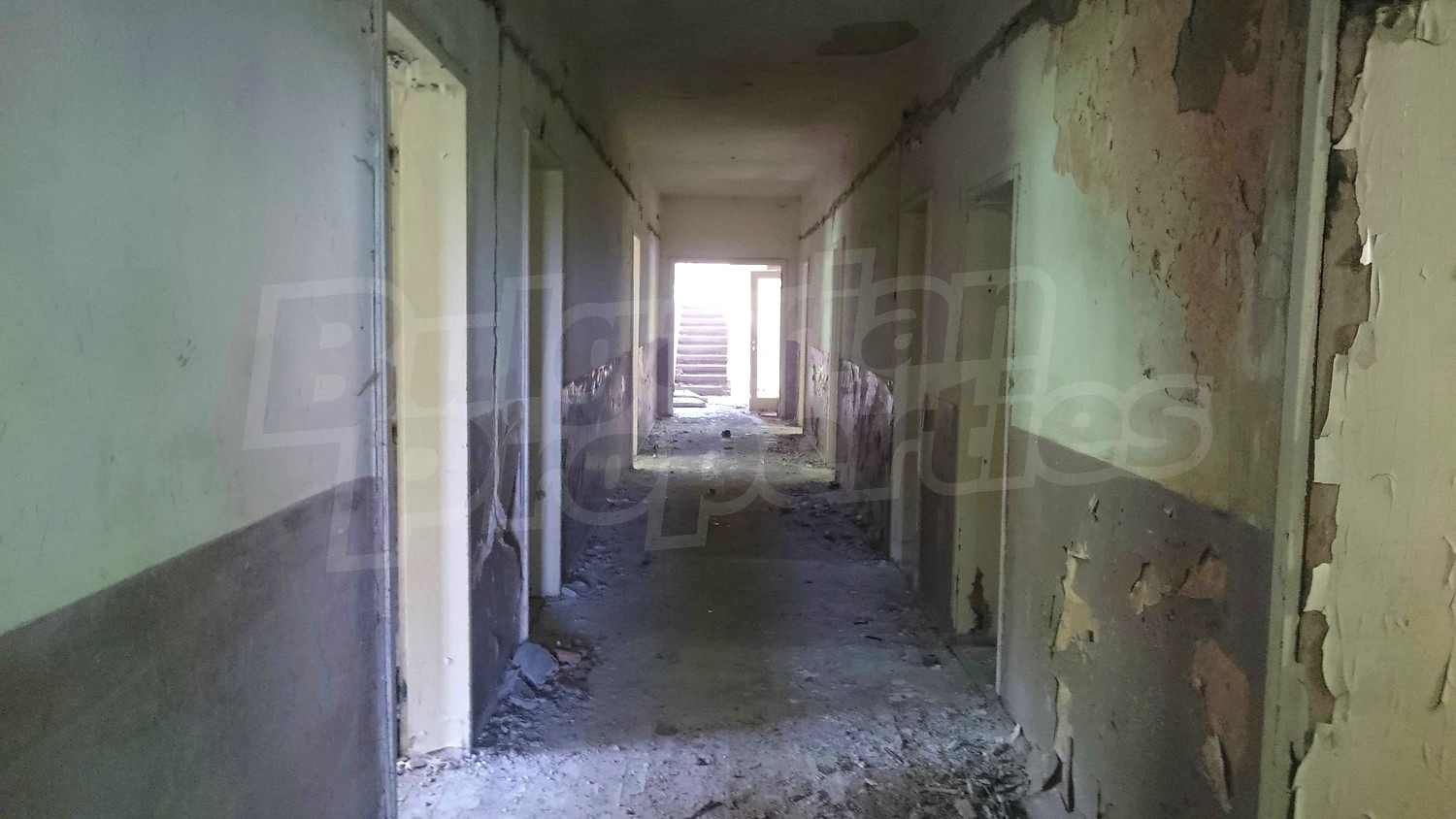 hallway, inside