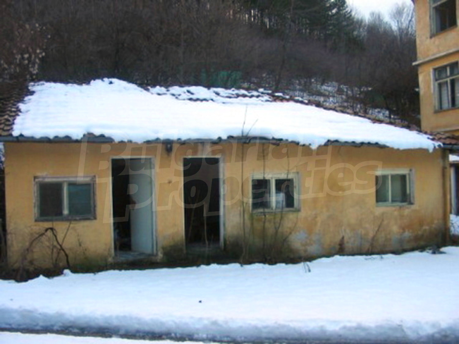 outside, facade, snow