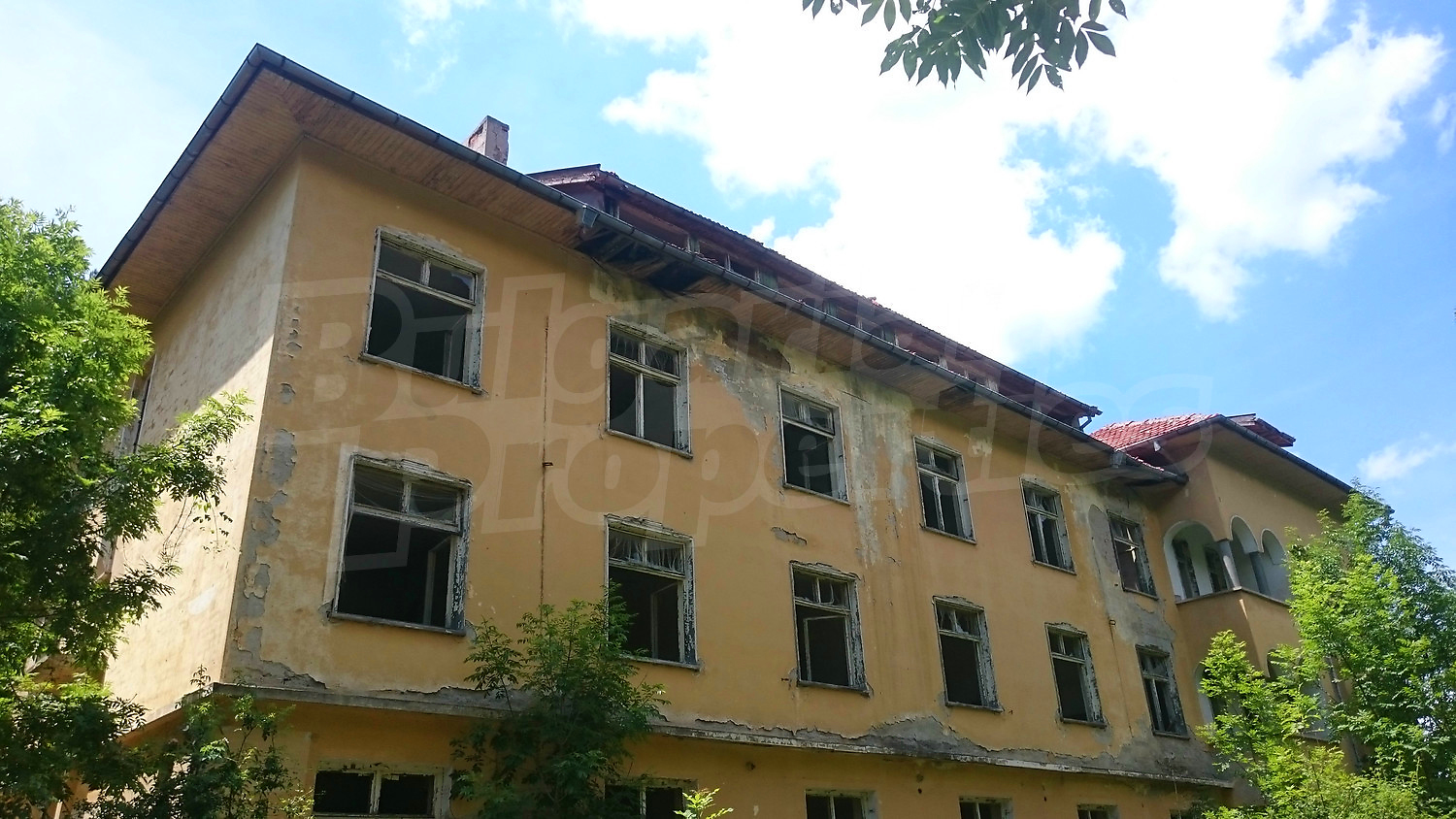 outside, facade, garden