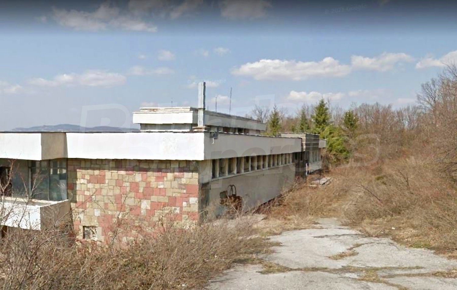 outside, facade, green area