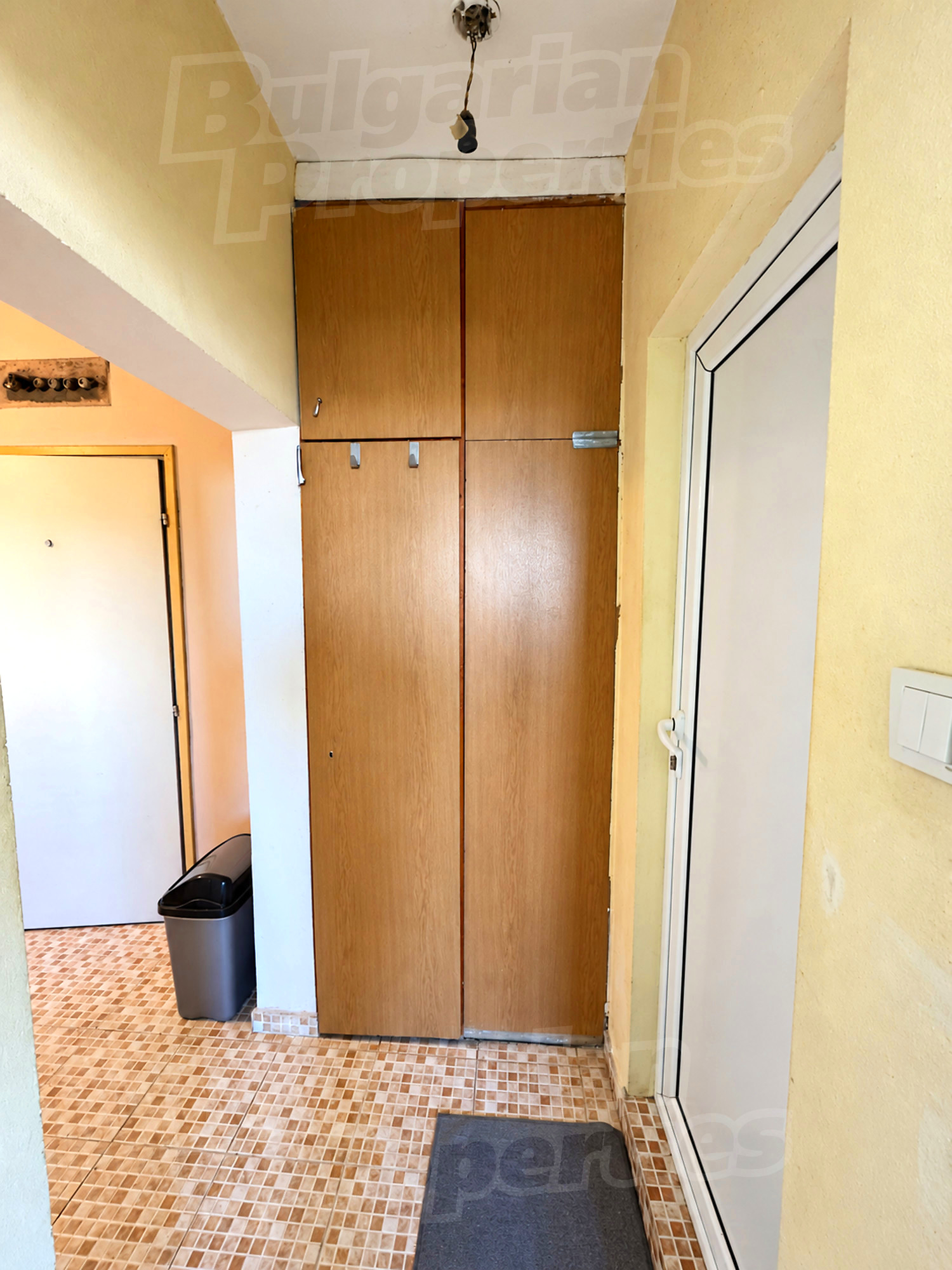 hallway, inside