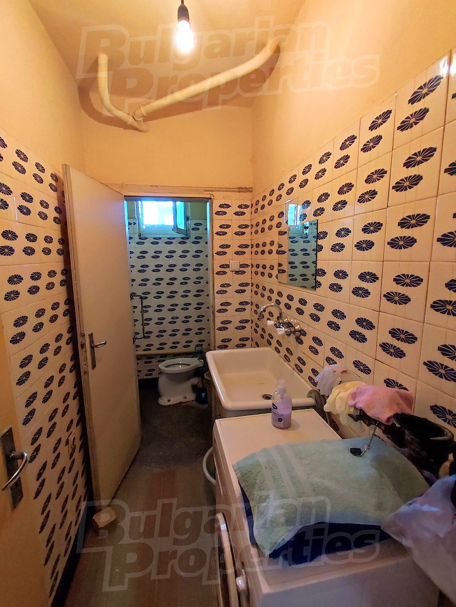 bathroom, toilet
