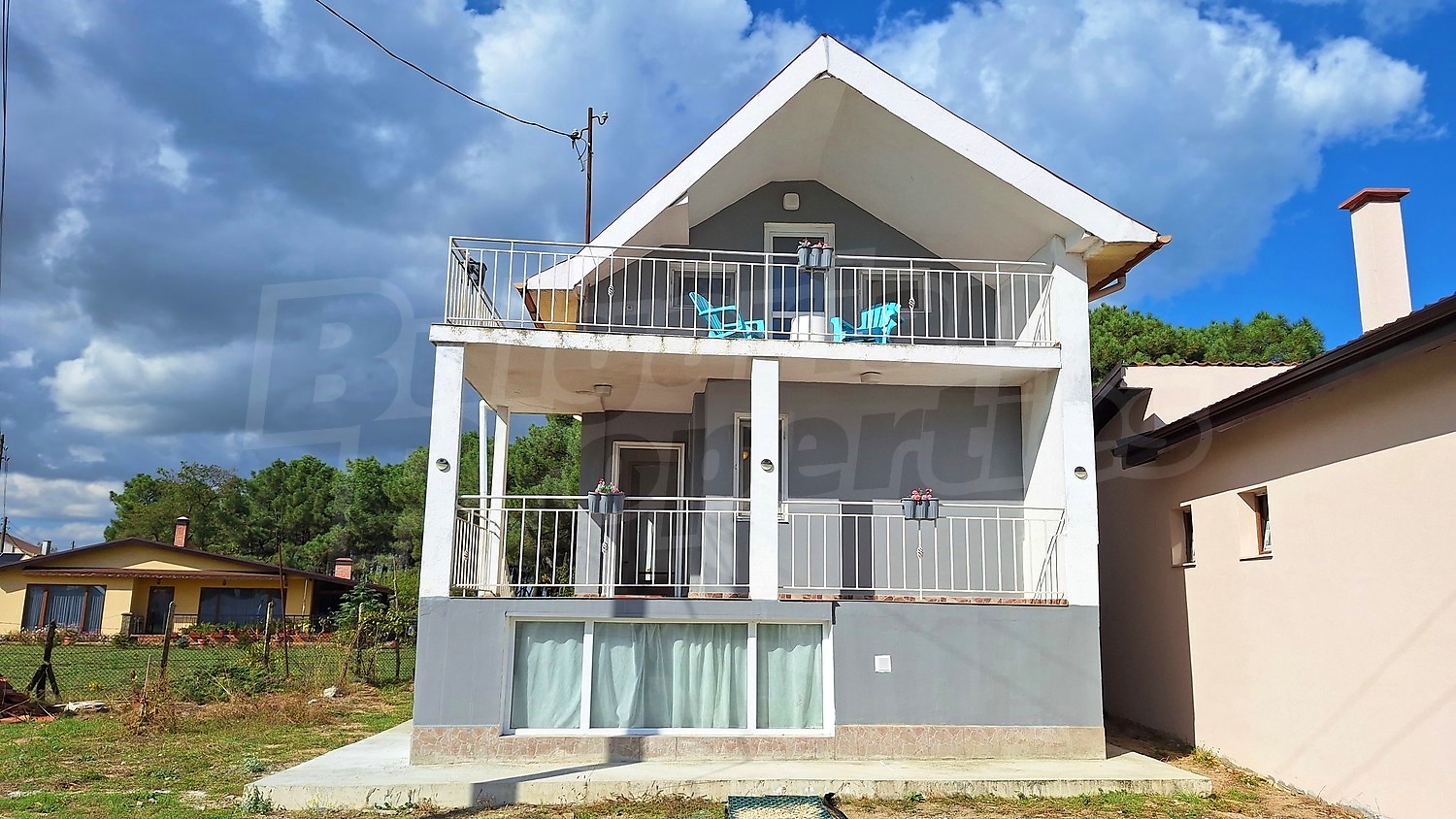 outside, facade, balcony, garden