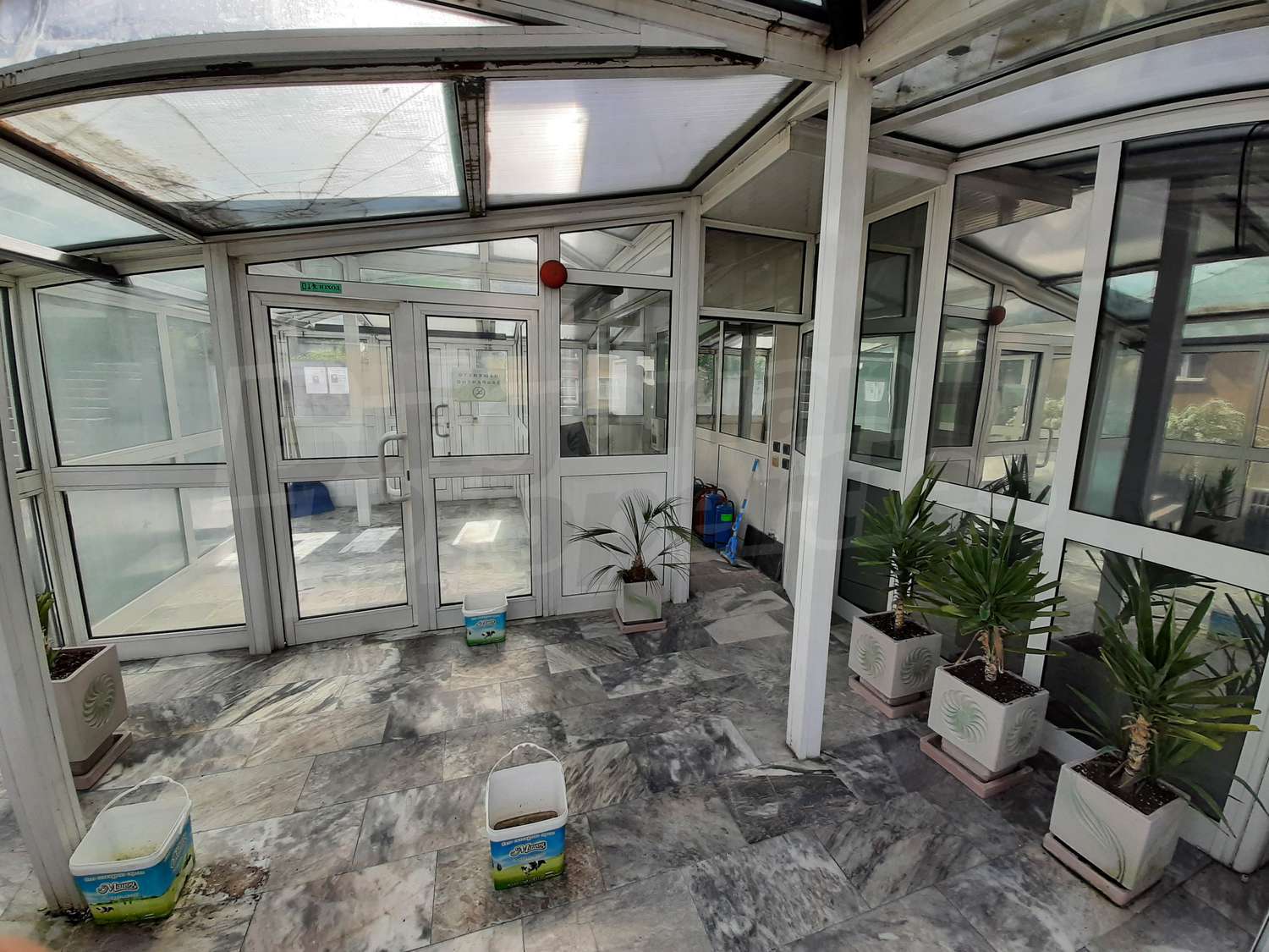 inside, green area