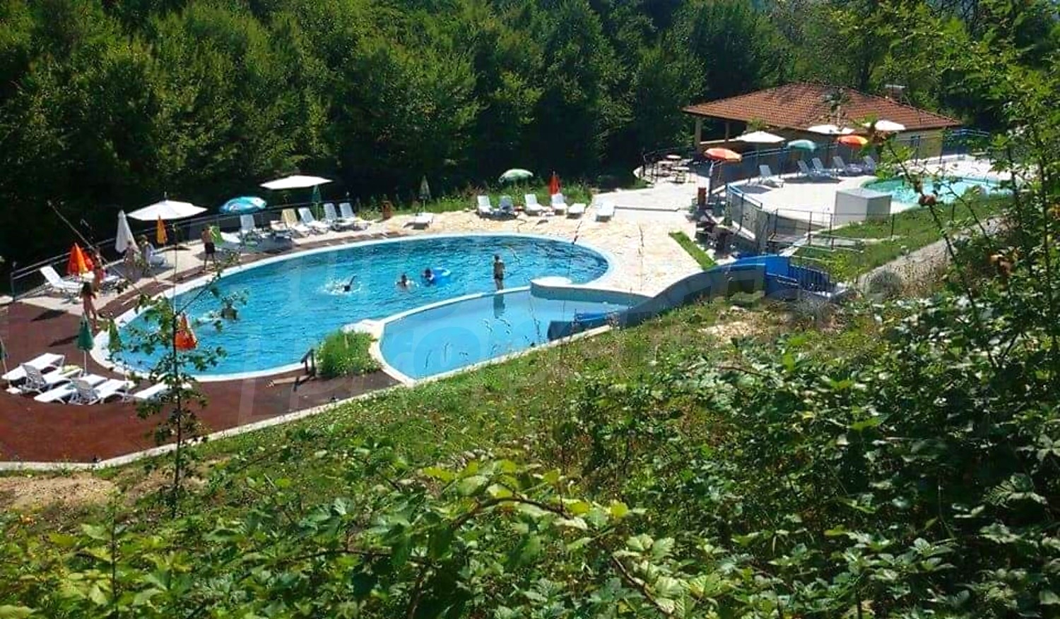outside, pool, green area
