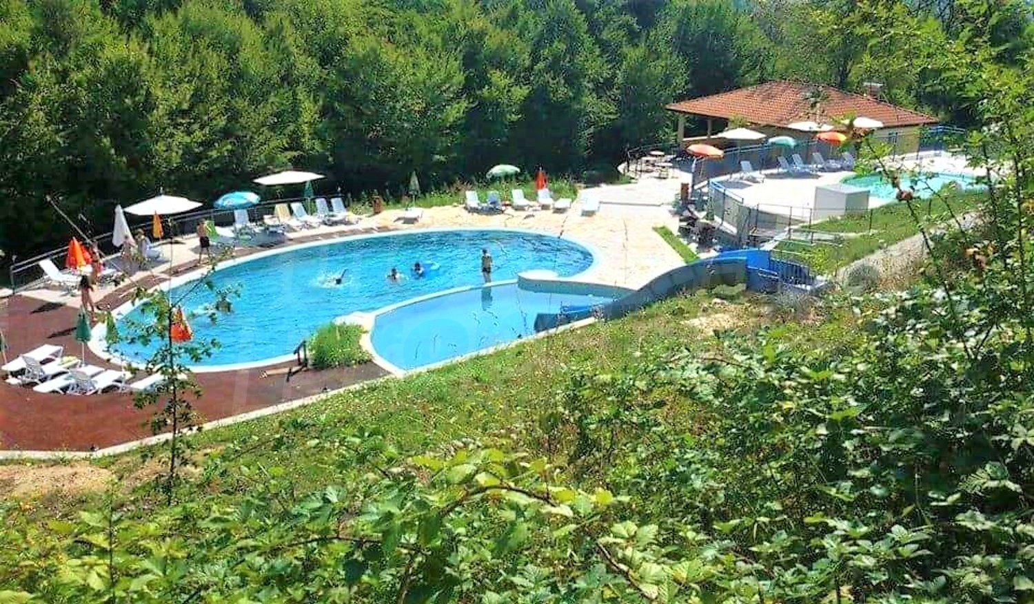 outside, pool, green area