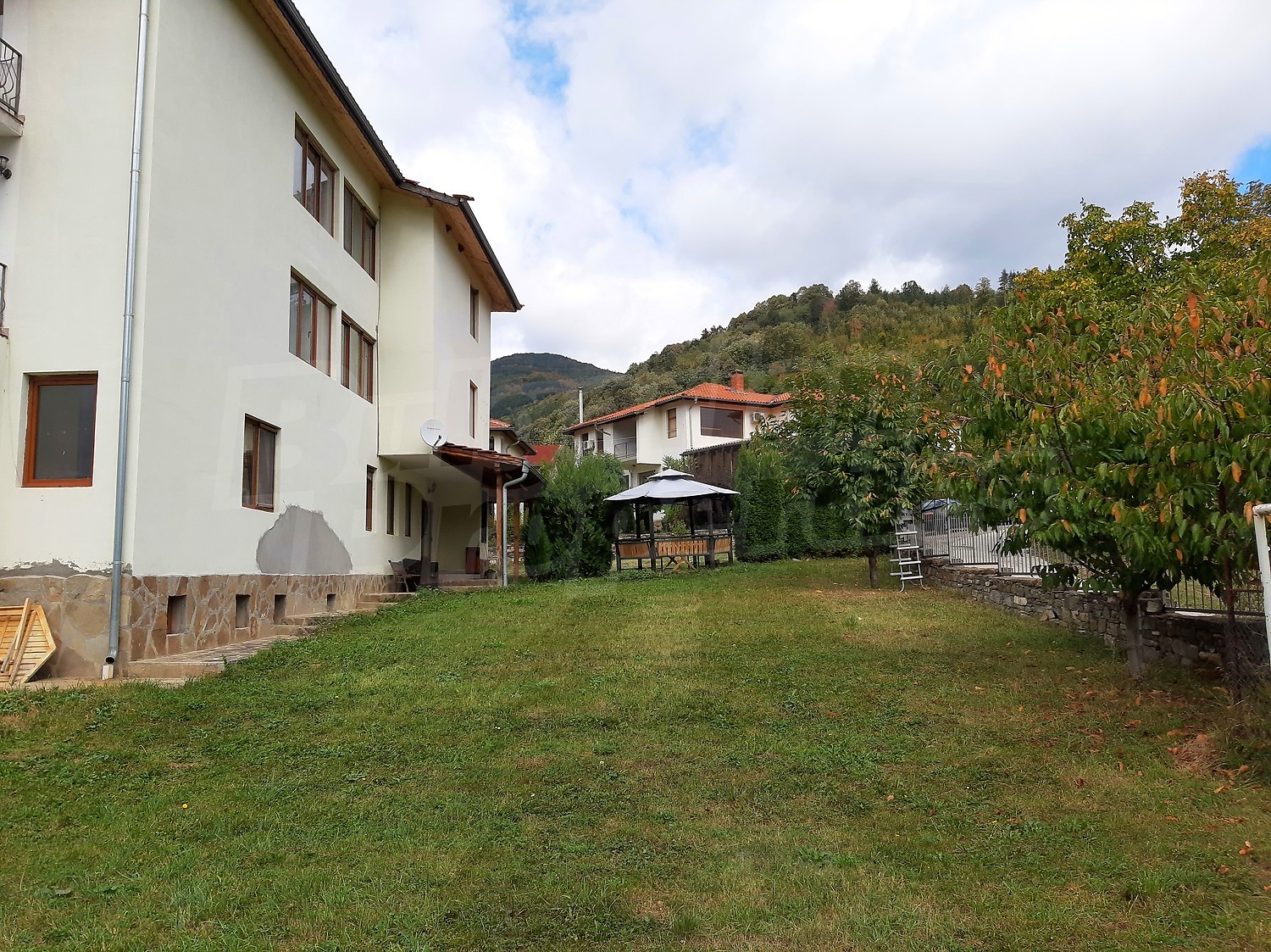 outside, facade, garden, mountain