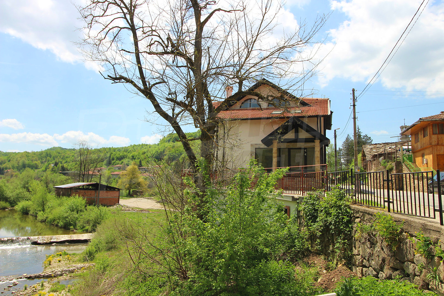 outside, facade, green area