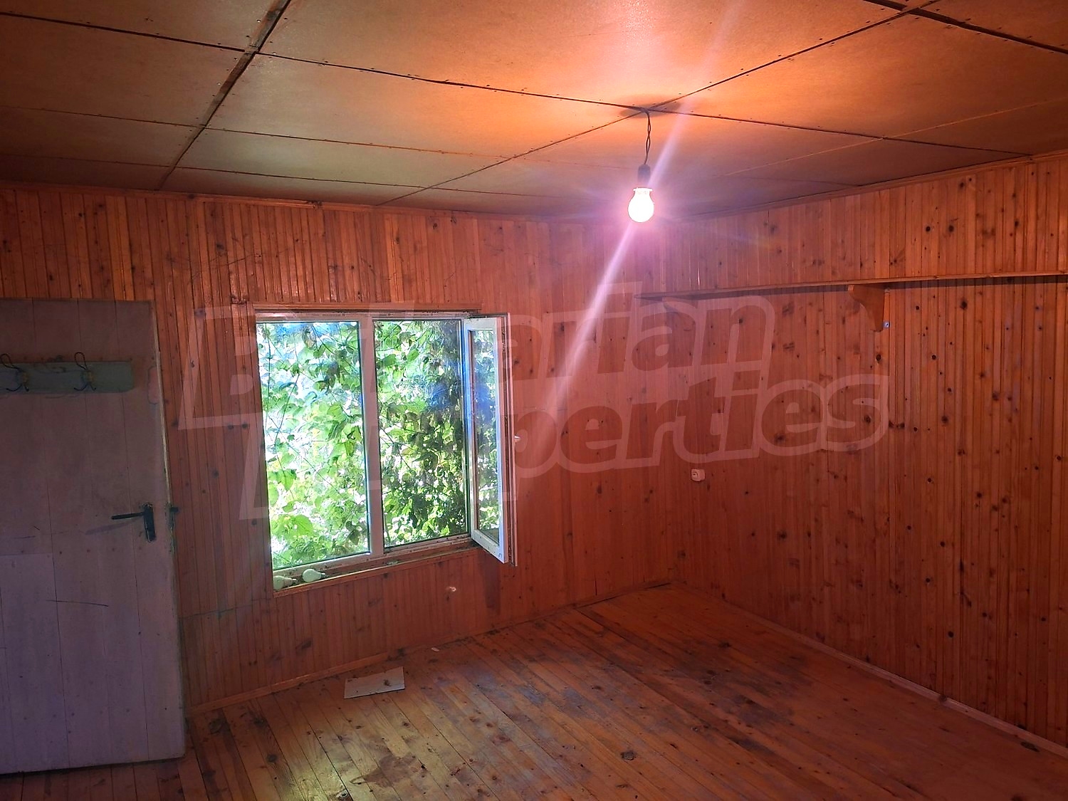 inside, empty room
