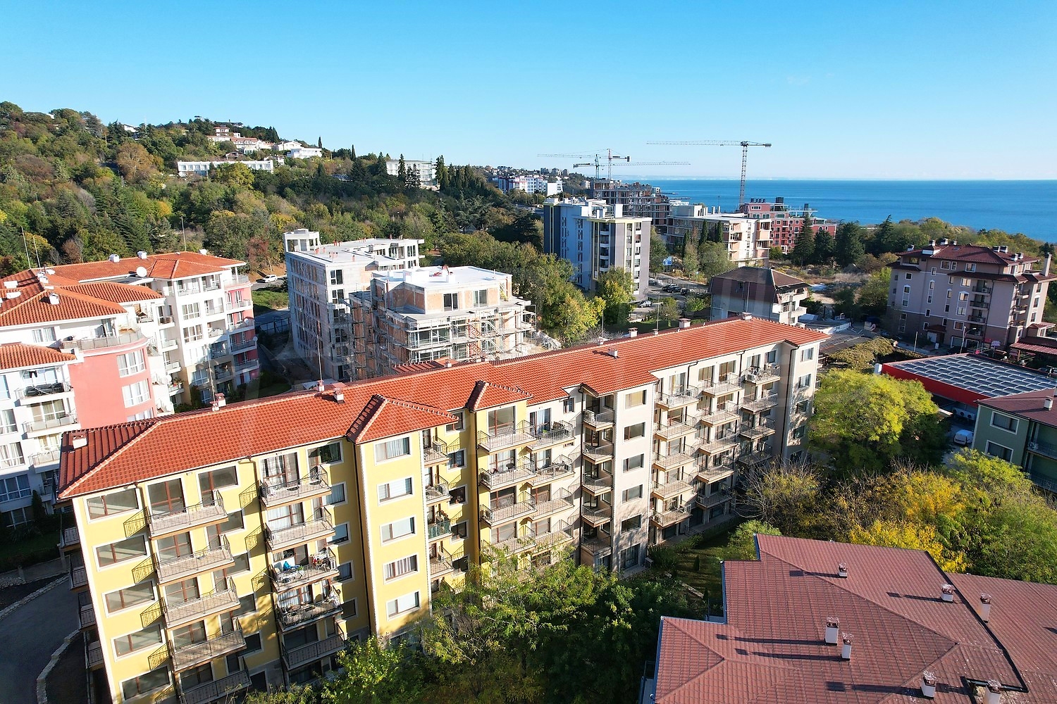 outside, view from balcony, sea, mountain, green area