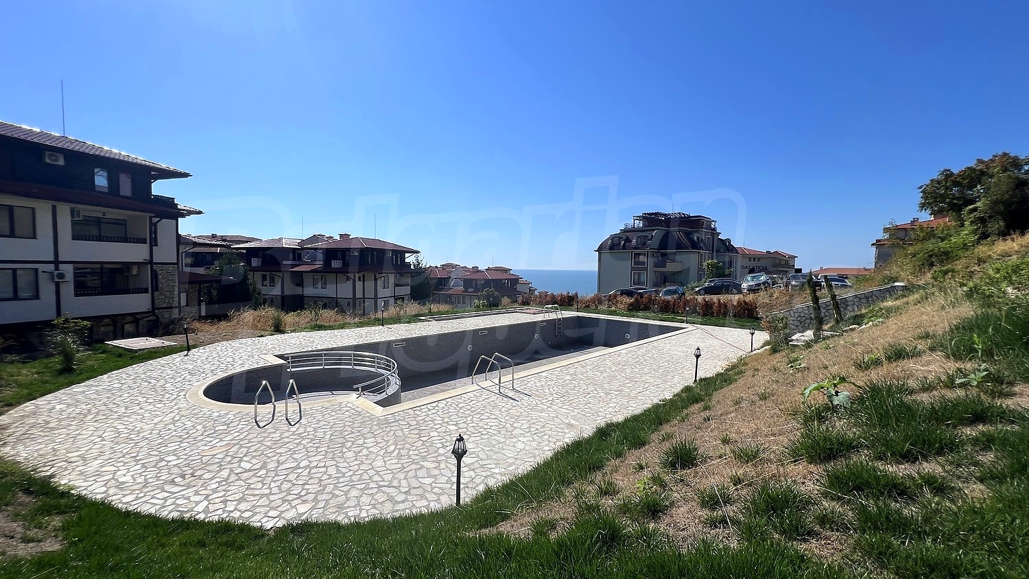 outside, pool, sea, green area