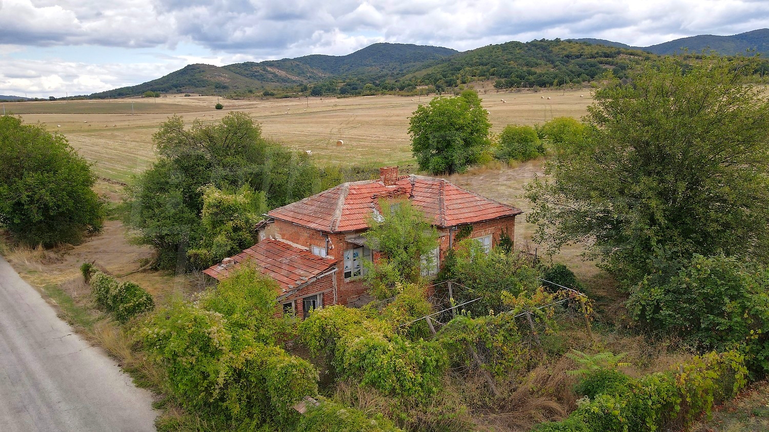 outside, facade, mountain, green area