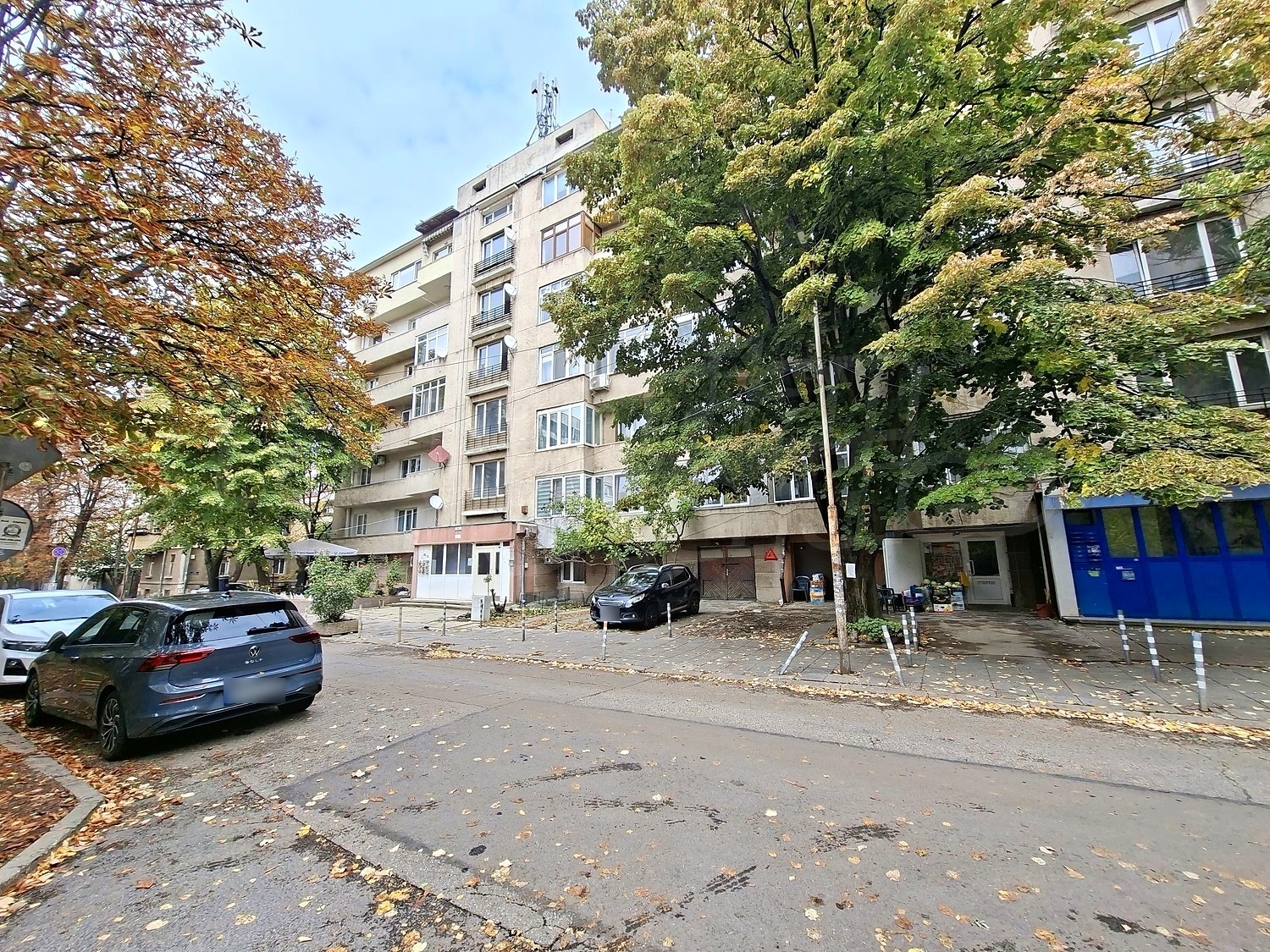 outside, facade, parking, green area
