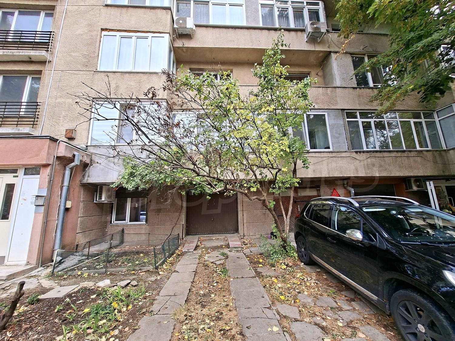 facade, parking, garden