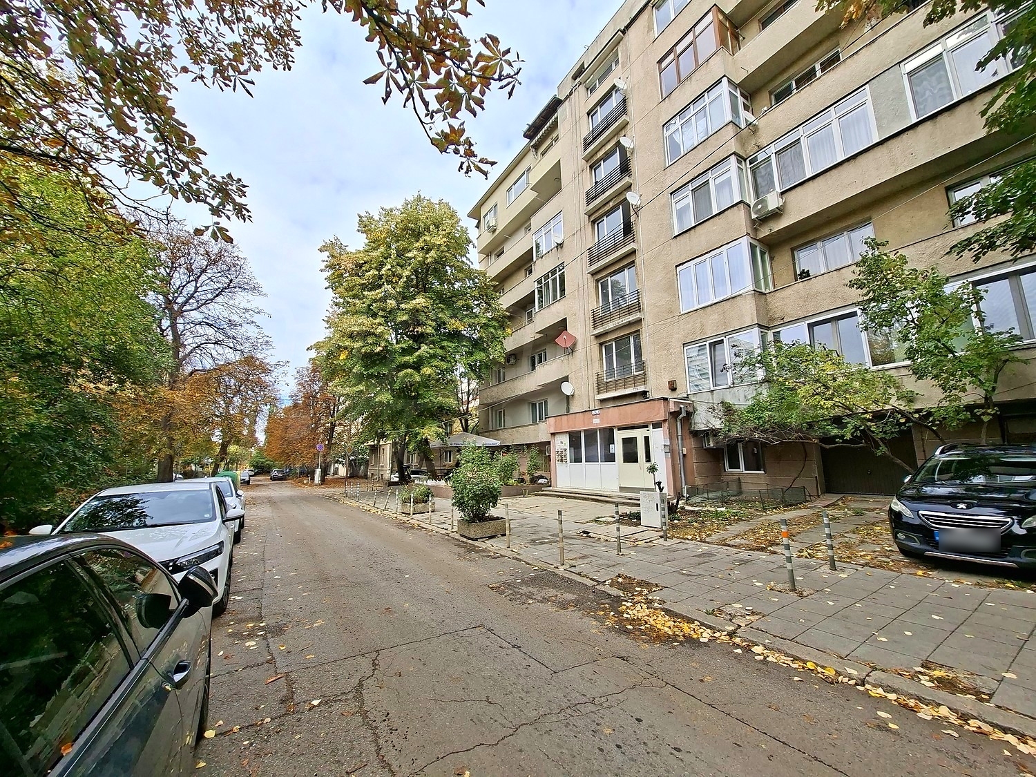 outside, facade, parking, green area
