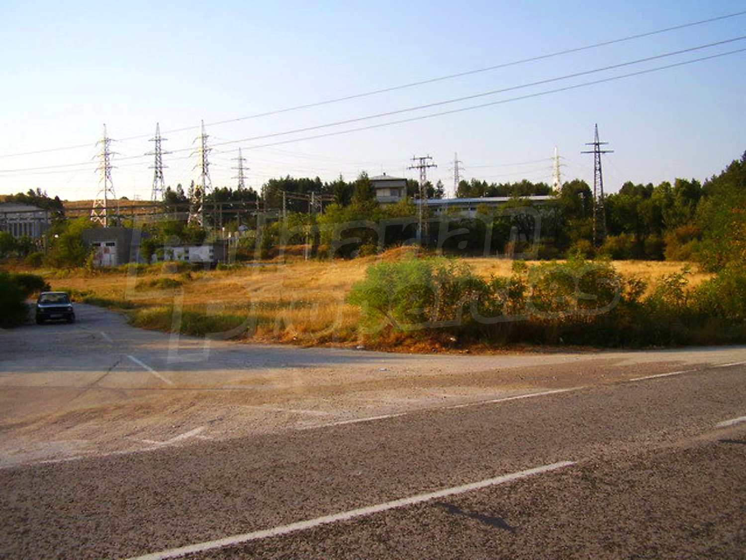 outside, green area, parking