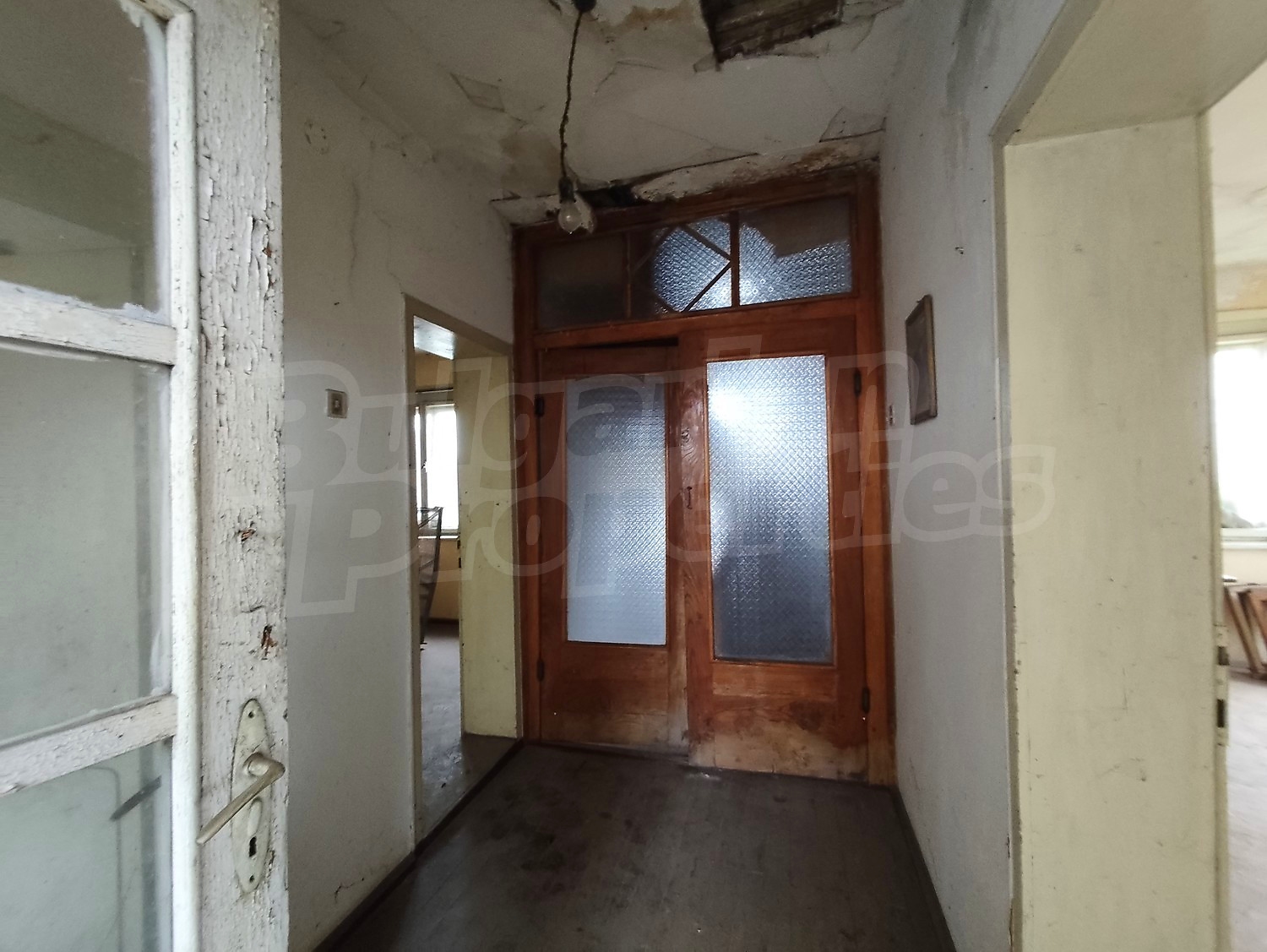 hallway, inside