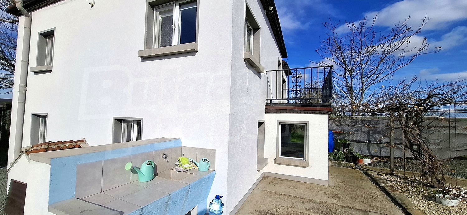 outside, facade, garden, balcony