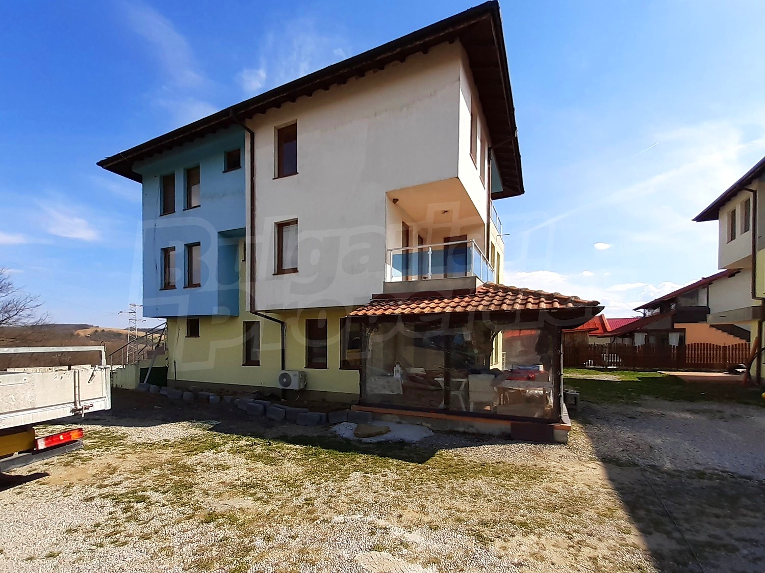 outside, facade, balcony