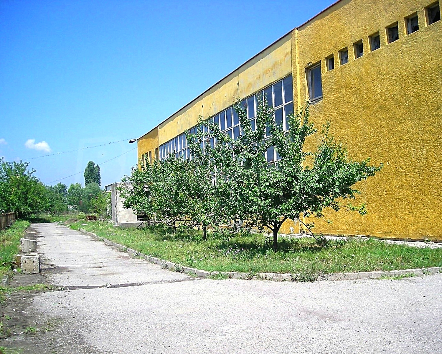outside, facade, green area