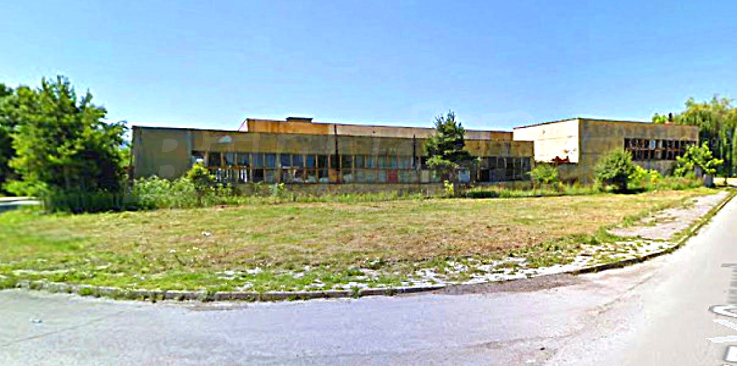 outside, facade, green area