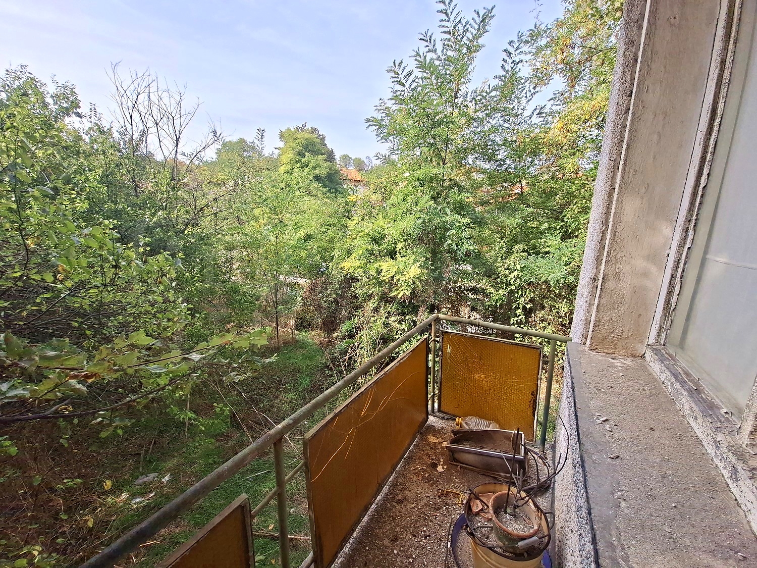balcony, green area, outside