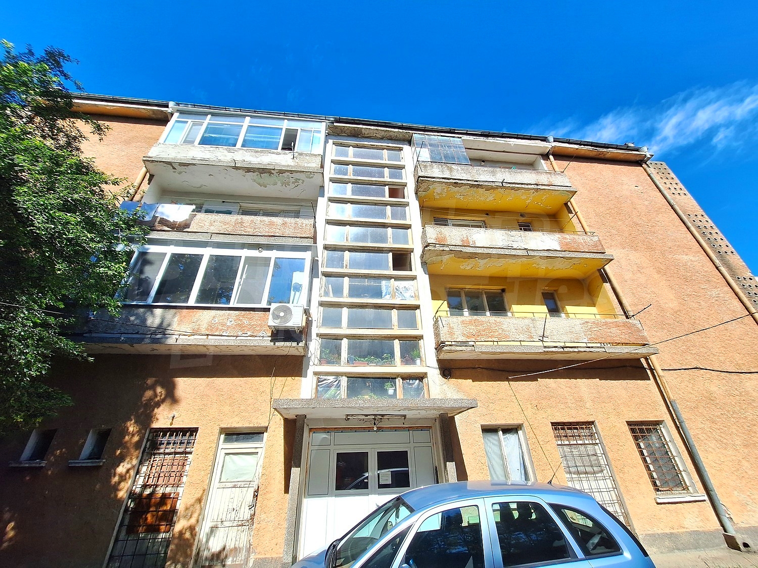 facade, parking