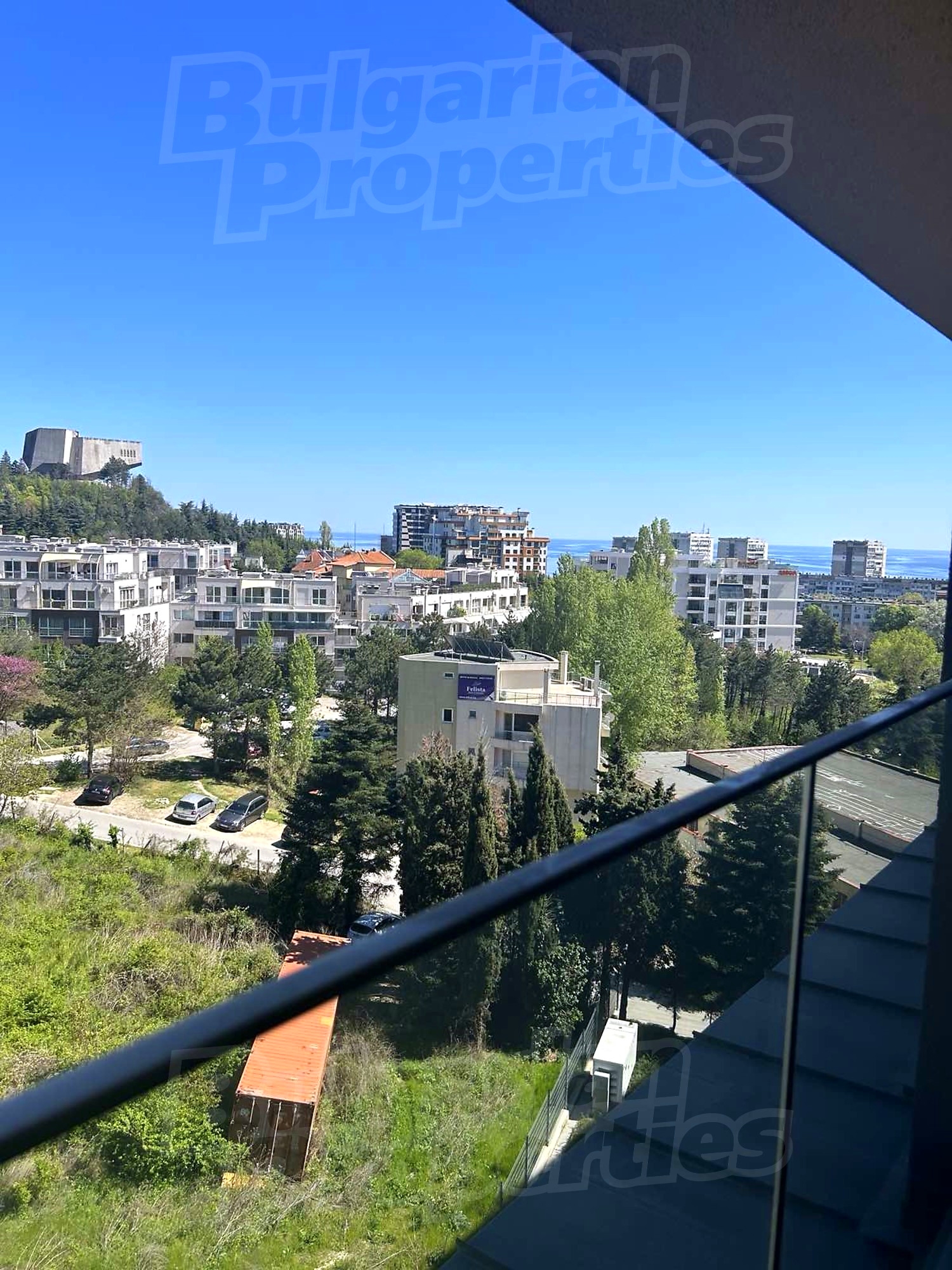 outside, view from balcony, sea, green area